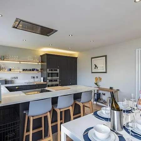 Family-Friendly Retreat Between Beach & Mountains Tremadog Экстерьер фото
