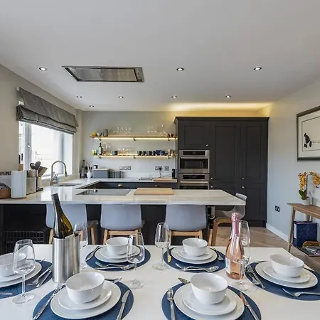 Family-Friendly Retreat Between Beach & Mountains Tremadog Экстерьер фото