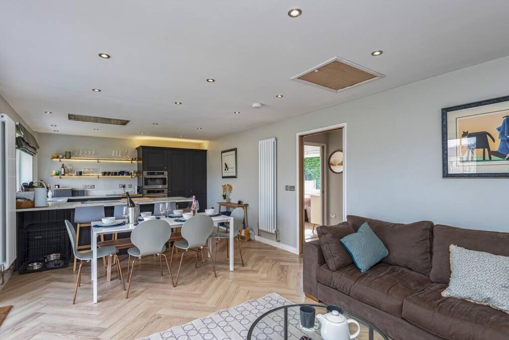 Family-friendly Retreat Between & Mountains Holiday home