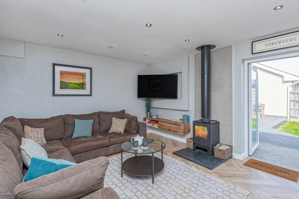 Family-friendly Retreat Between & Mountains